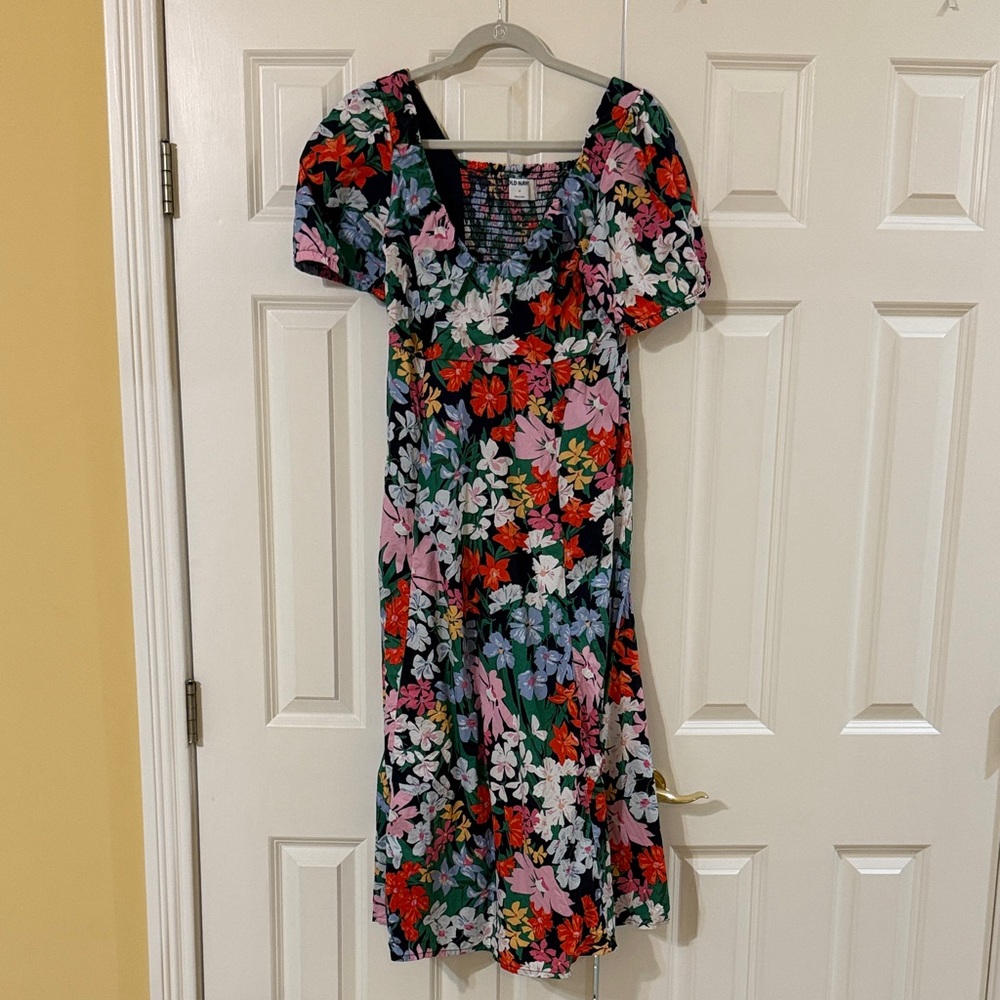 Floral Midi Dress with Short Sleeves